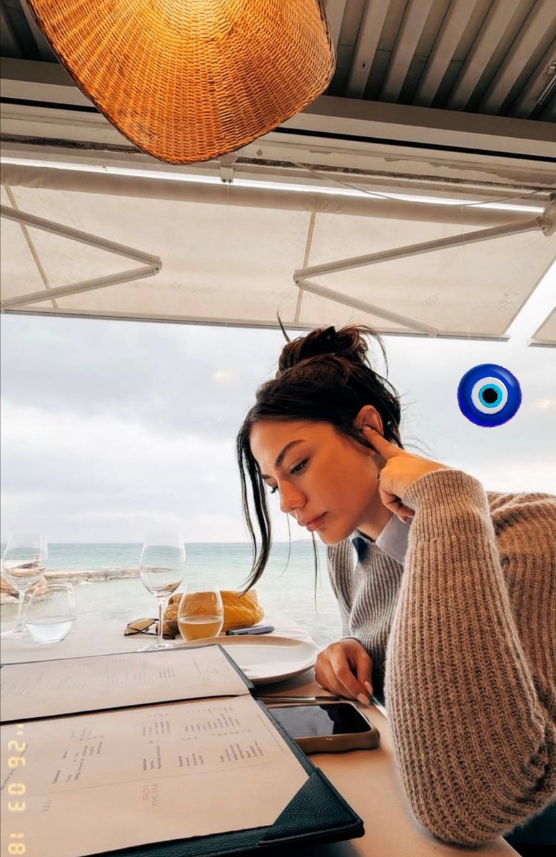 "Le donne che amano il mare, se lo portano dentro, fa parte della loro essenza. Vivono di correnti e di alte maree, alternando tenere carezze alla forza della passione."
(Agostino Degas su Fb)
🧿 #DemetÖzdemir 🩵