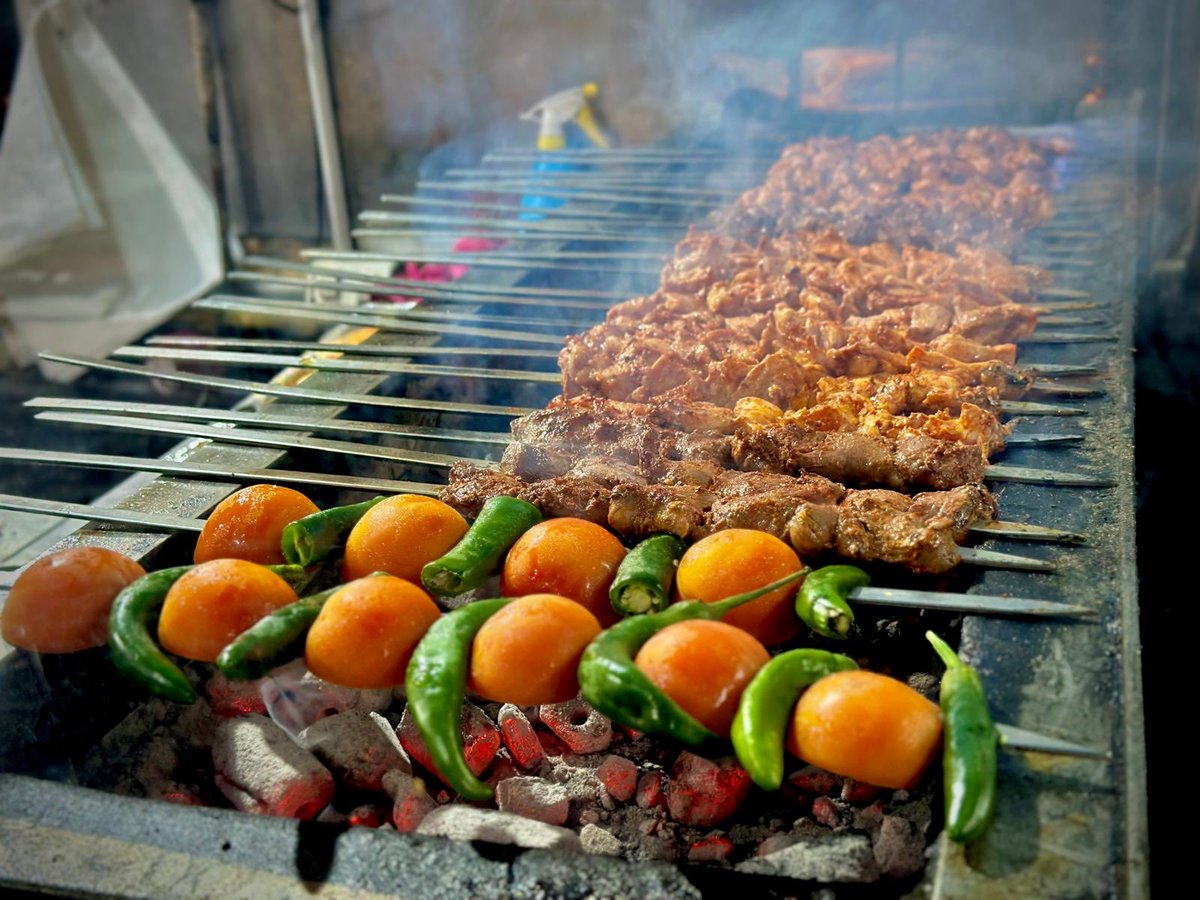 AamirKhan78's tweet image. Clean smoky flavours and perfectly tender kebabs. 

Perhaps something that Indian meat eaters should switch to as well. Boneless, skewered meat. 

This kebab has no haddi and hurts no religious sentiments.

#iftaar #India #boat 

#tikka #chicken #boneless