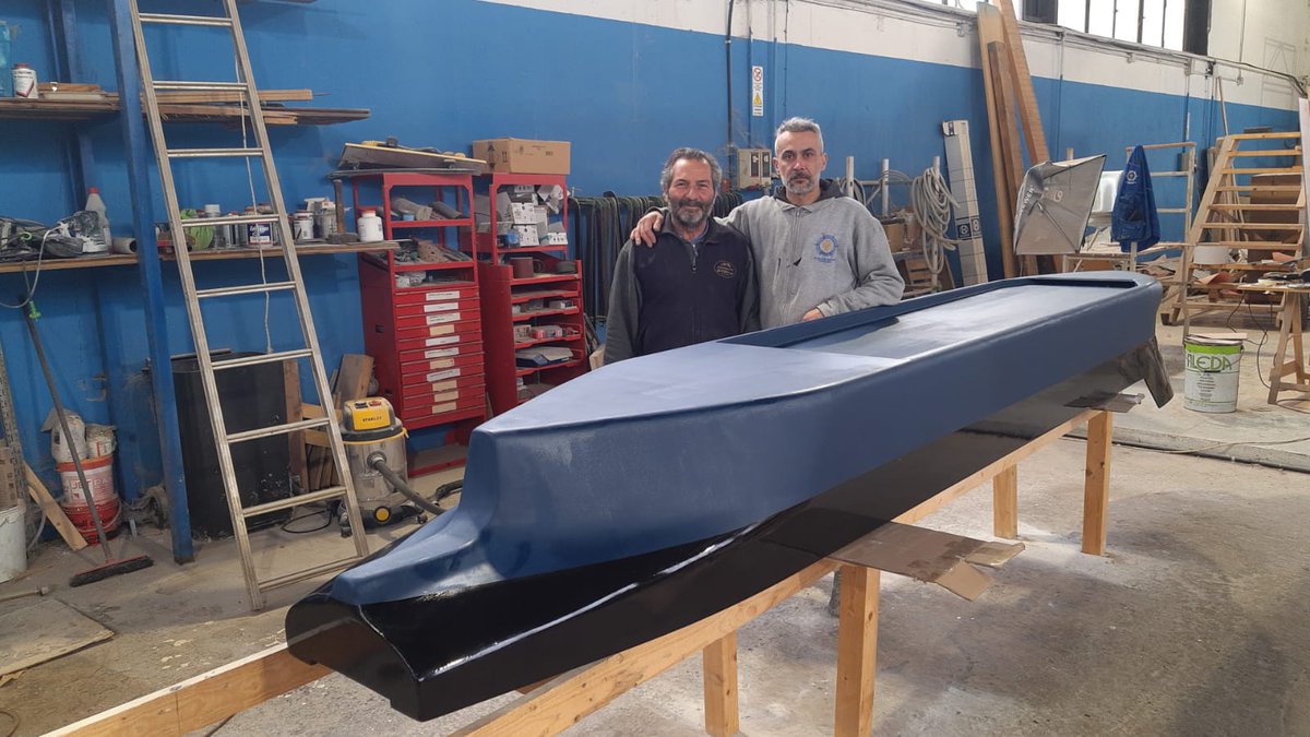 ProgCompraSud's tweet photo. CNT-Costruzioni Nautiche Tradizionali consegna un modello sperimentale al Politecnico di Torino. 
Facebook: PROGETTO COMPRASUD https://t.co/3xqw84YgsF