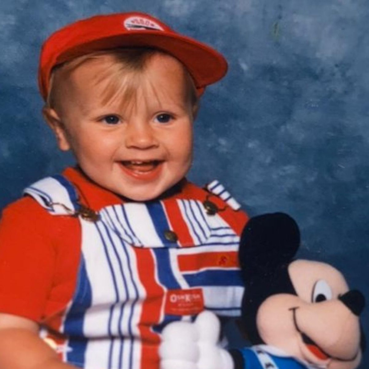 BelfastGiants's tweet photo. 👶 LITTLE GIANTS. 🏒

Congratulations to those who guessed Jake Kupsky and Andrew Dickson. Here's some more from the archives. 📦

These two Little Giants are definetly 'A' team material...

Any guesses? Drop them below. ⬇️

See your 'Big' Giants take to the ice at the @SSEBelfastArena this Saturday. 🙌  
🎟️ https://t.co/1GhRsVDB1v

#WeAreGiants