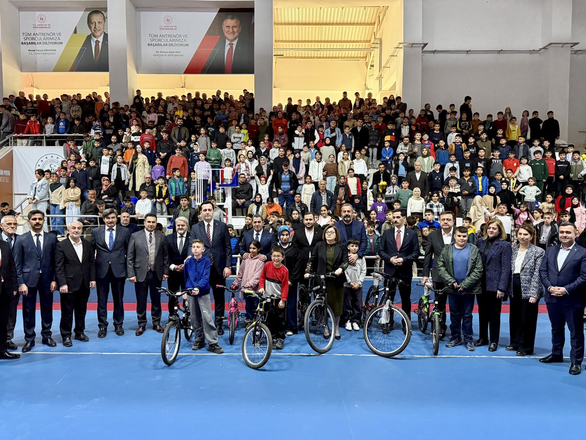 Bugün İslahiye’mizde gönüllere dokunan, neşe dolu bir buluşmaya imza attık. ❤️

İlçe Müftülüğümüz tarafından kapalı spor salonunda düzenlenen “Ramazan ve Çocuk Şenliği” programında, geleceğimizin teminatı yavrularımızla bir araya geldik.

Program kapsamında Ramazan boyunca