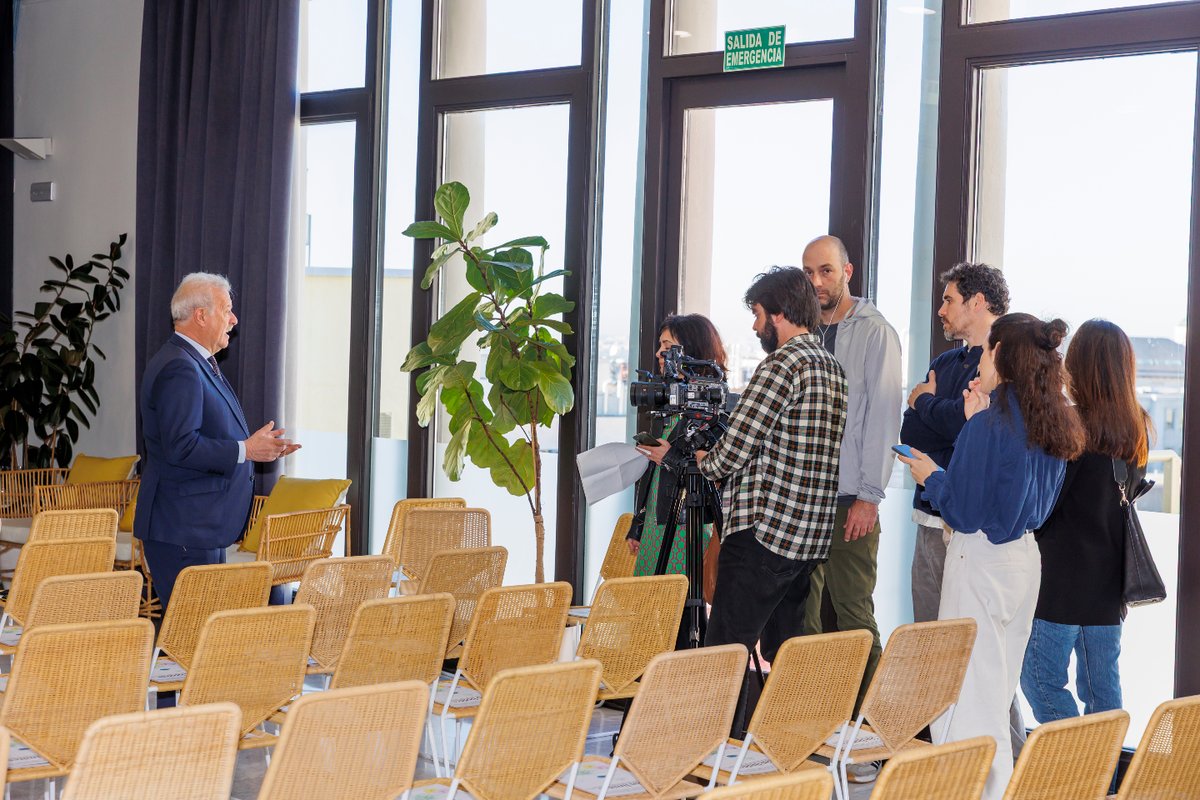 Next Educación tweet media