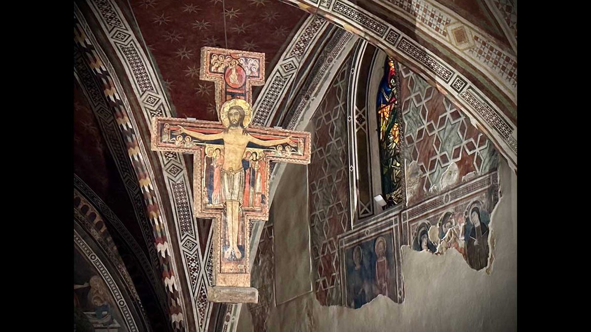 WAYFARERS IN ASSISI
A virtual pilgrimage through the Lower Basilica of St. Francis in Assisi is on The Shell. Step into the Lower Basilica &amp; experience a mystical journey through art, Scripture, &amp; spiritual joy – Scan the QR code to download this free app 
franciscanvoice.org/a-mystical-jou…