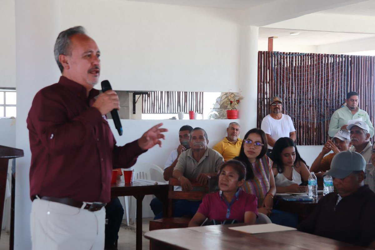 RigoSalgadoV's tweet photo. Cumpliendo la encomienda de la Presidenta de México @Claudiashein de estar en territorio, tuvimos un encuentro con productoras y productores de camarón de la Costa Grande así como representantes de #CODUC y del Comité Sistema Producto Camarón A.C, en el municipio de Coyuca de Benítez, Guerrero.
Nos acompañó la diputada federal Maricarmen Cabrera Lagunas @Maricarmen_CabL y el diputado federal @PolancoCheto, reafirmando el compromiso de trabajar de la mano por el bienestar y desarrollo de esta actividad.
Seguimos construyendo soluciones desde el territorio y con diálogo directo.