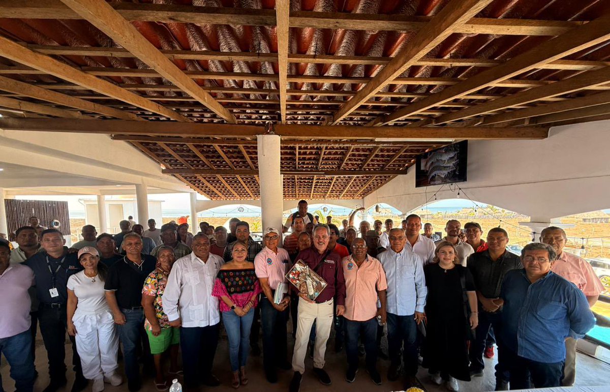RigoSalgadoV's tweet photo. Cumpliendo la encomienda de la Presidenta de México @Claudiashein de estar en territorio, tuvimos un encuentro con productoras y productores de camarón de la Costa Grande así como representantes de #CODUC y del Comité Sistema Producto Camarón A.C, en el municipio de Coyuca de Benítez, Guerrero.
Nos acompañó la diputada federal Maricarmen Cabrera Lagunas @Maricarmen_CabL y el diputado federal @PolancoCheto, reafirmando el compromiso de trabajar de la mano por el bienestar y desarrollo de esta actividad.
Seguimos construyendo soluciones desde el territorio y con diálogo directo.