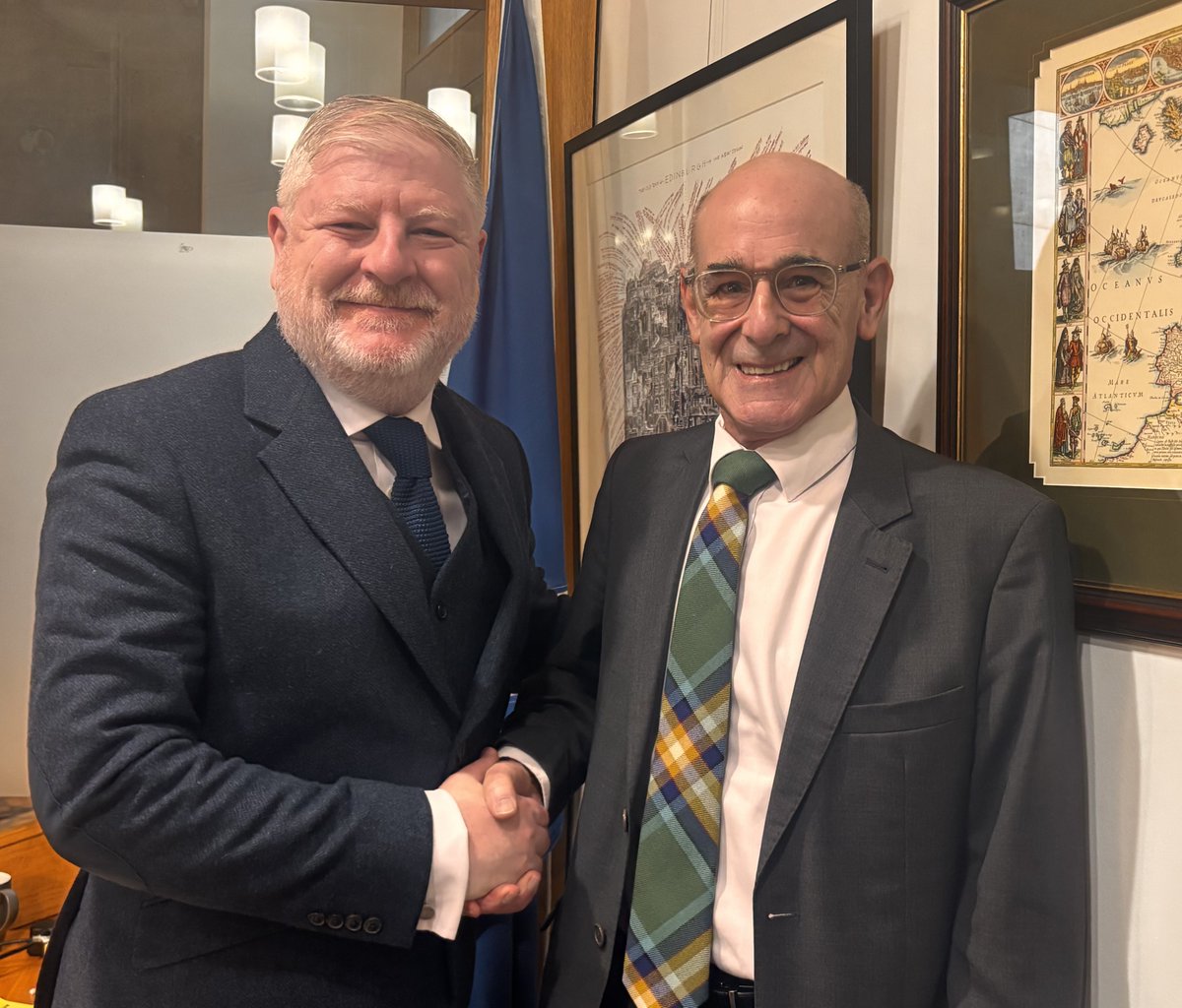 Angus Robertson tweet media