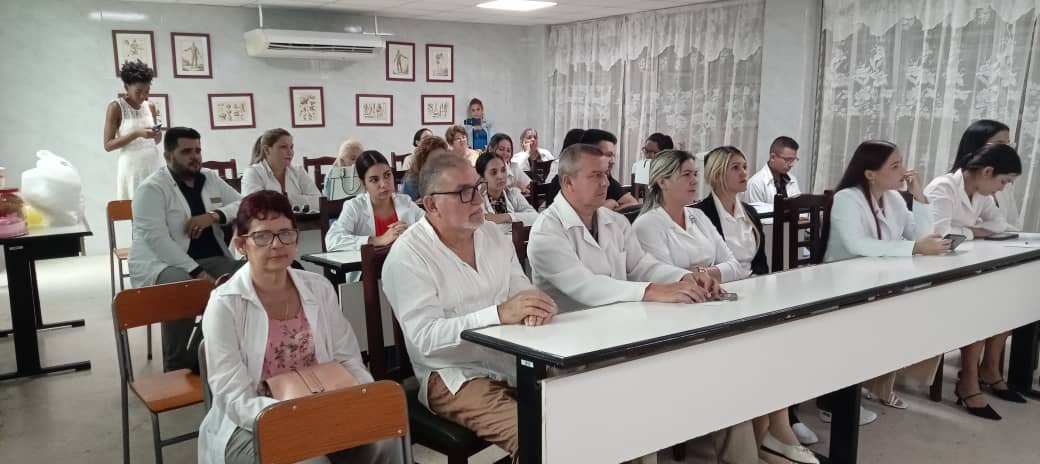 La preparación y actualización del personal de salud garantiza calidad de la asistencia médica. #sanctispiritusenmarcha <a href="/DeivyPrezMartn1/">Deivy Pérez Martín</a> <a href="/AlexisLorente74/">Alexis Lorente Jiménez</a>