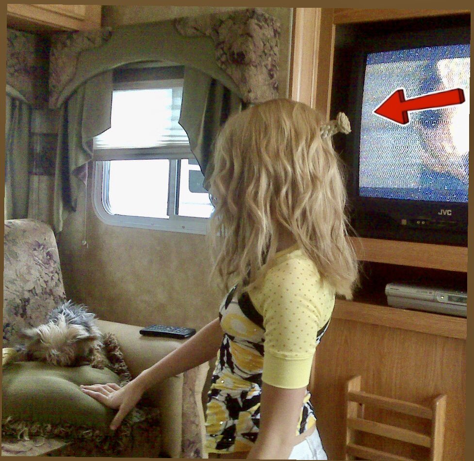 pedestrian.tv/wp-content/upl…

Prosthetic knob attached to a 2nd wig for the “Blue Jeans” gag on Hannah Montana: The Movie. <a href="/MileyCyrus/">Miley Cyrus</a>