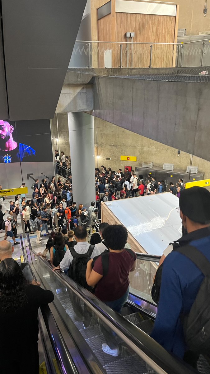 AlexLop86413982's tweet photo. Lixo de ViaMobilidade e Linha Amarela, escadas rolantes desligadas depois que foi noticiado no Bom dia SP, é ser muito canalha ter o trabalho de ligar depois que a TV noticiou e desligar depois. https://t.co/bRynbPjWUn