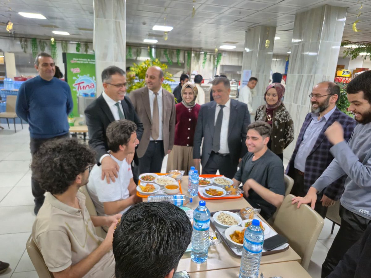 KonyaKYGM's tweet photo. 📍 Tahir Büyükkörükçü Yurdu

​İl Müdürümüz Muzaffer Çintimar ve Yurt Hizmetleri Müdürümüz İsa Araba, yurdumuzu ziyaret ederek iftar sofrasında öğrencilerimizle bir araya geldi. 🌙🤝 
@OA_BAK @gencliksporbak @GSB_KYGM https://t.co/D1Gh9QQQj7