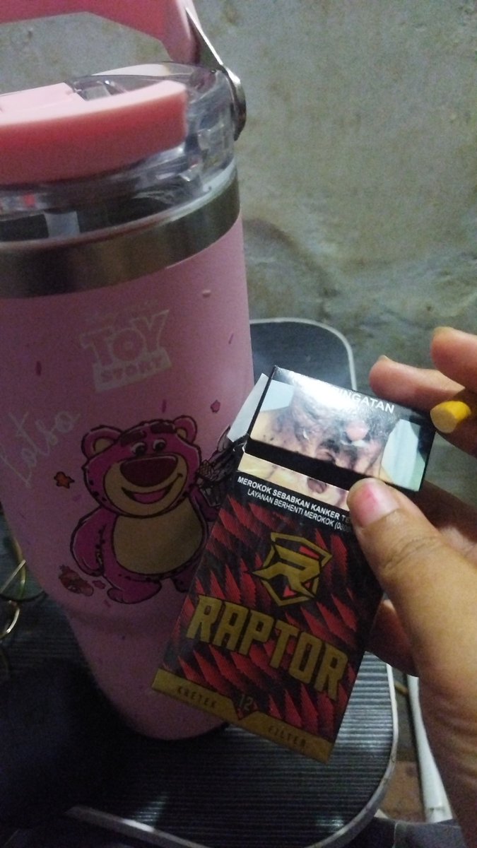 onlybadthingss's tweet photo. gila dikit tp bismillah tetep hidup, demi rokok yg lebih enak dan lebih mahal drpd ini👉🏻👈🏻 https://t.co/3f2Io4eQdl