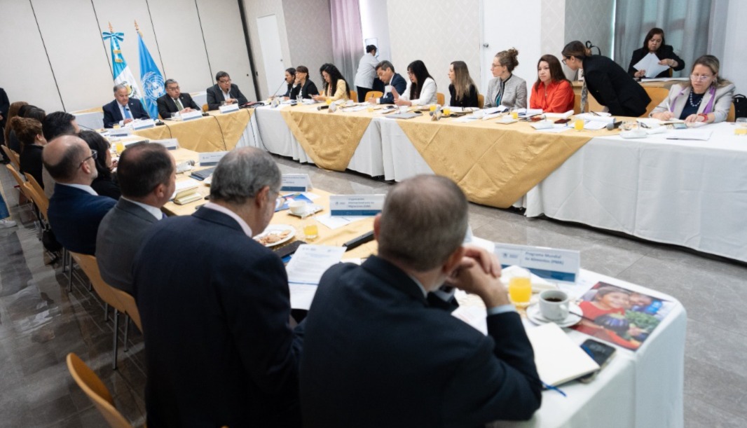 MinexGt's tweet photo. El Ministerio de Relaciones Exteriores fue sede de la reunión para la integración de los Grupos de Resultados del Marco de Cooperación ONU–Guatemala 2026–2030, con la participación de autoridades y representantes de agencias del Sistema de Naciones Unidas, en un espacio orientado a fortalecer la coordinación estratégica de la cooperación internacional.

#NotaDePrensa ➡️ https://t.co/QPw9uifBjV
@ONUGuatemala