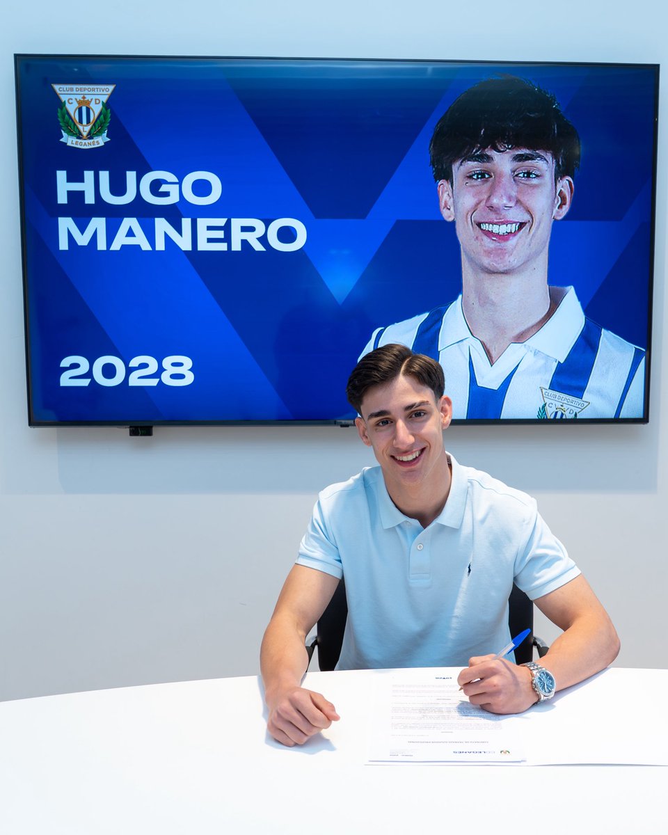 ✍️⚪️🔵 El canterano Hugo Manero firma contrato profesional con el C.D. Leganés.

#CanteraPepinera ▽
