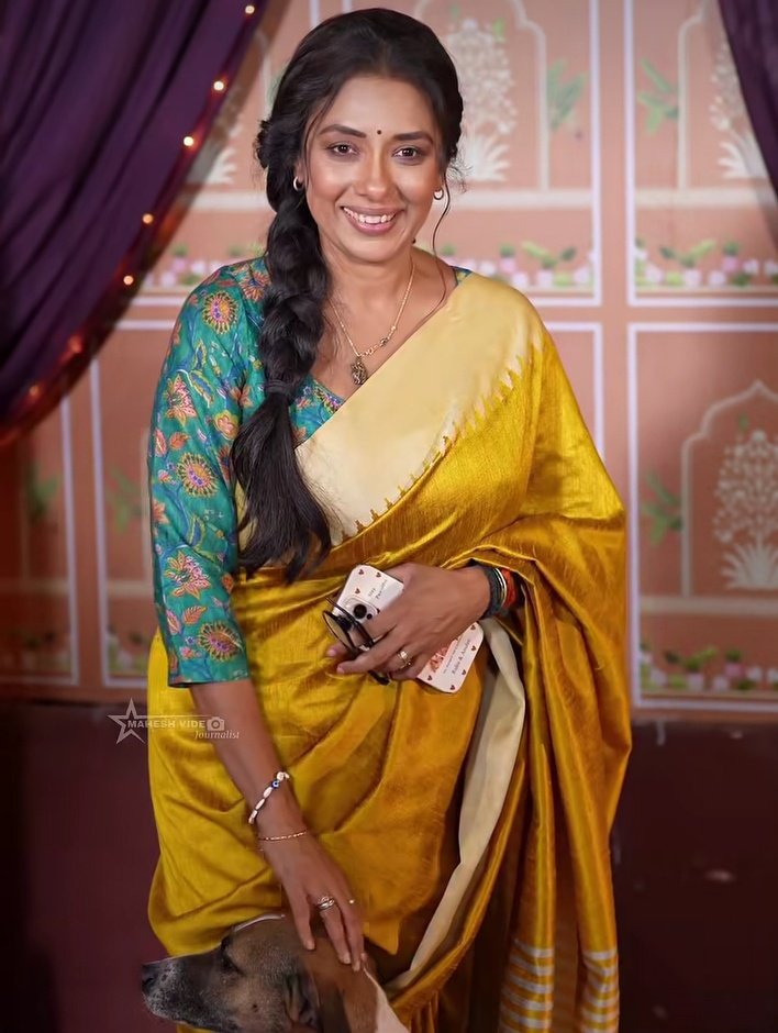 Adeeba_rups's tweet image. Hayee iftaar party celebrate🎊 on anupamaa set 
Thu thu thu ⚫ 
Looking gorgeous ma'am 💕 
#RupaliGanguly #Anupamaa 
#iftaar