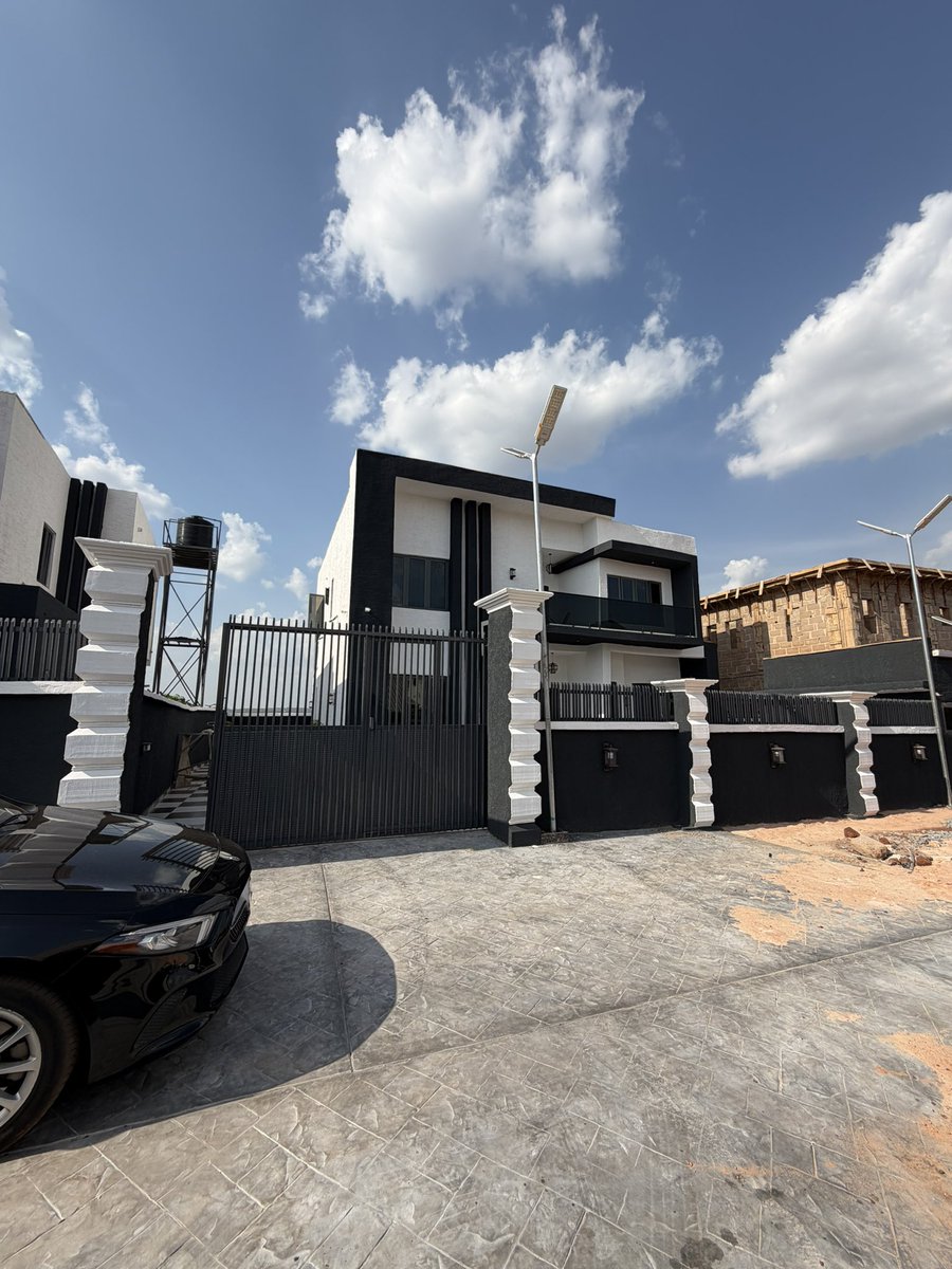 Biggest Jay tweet media