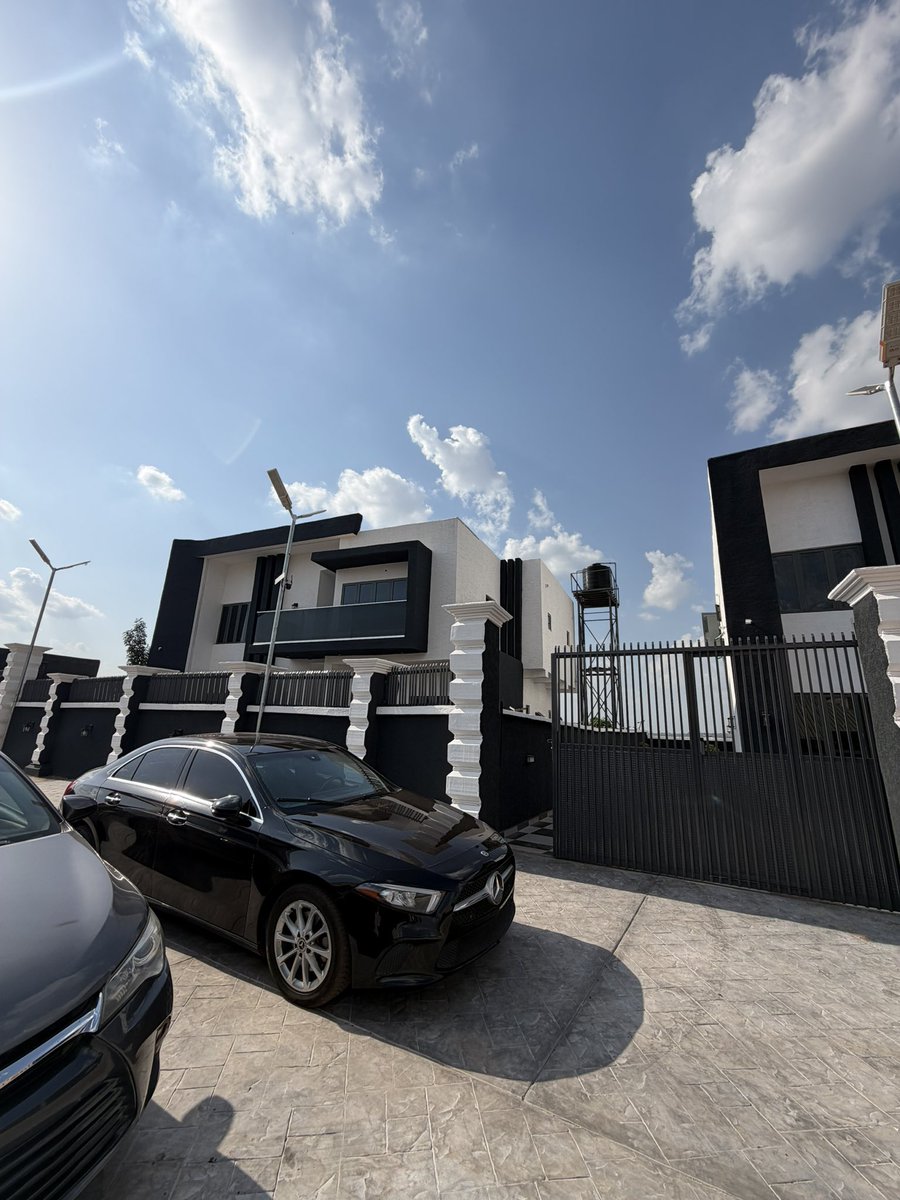 Biggest Jay tweet media