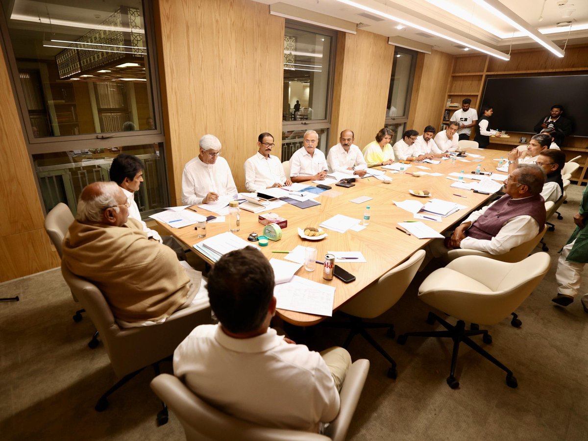 DrAnjaliTai's tweet photo. Attended the CEC meeting for Puducherry held today under the leadership of Congress President Shri @kharge ji and LoP Shri @RahulGandhi ji.

Also present were Congress General Secretary (Org.) Shri @kcvenugopalmp ji, incharge Shri @girishgoaINC, Shri @TS_SinghDeo ji, Shri @GCC_MP ji, Shri @AKY_INCMP ji, PCC President Shri Vaithilingam ji, CLP @VaithianathanM_ ji.

📍  New Delhi,