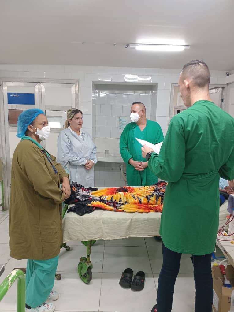 Pase de visita docente asistencial en el servicio de hemodiálisis del hospital Camilo Cienfuegos de Sancti Spiritus. #SanctiSpíritusEnMarcha <a href="/AlexisLorente74/">Alexis Lorente Jiménez</a> <a href="/Aliosky72982660/">Aliosky Polo Santana</a> <a href="/DeivyPrezMartn1/">Deivy Pérez Martín</a>
