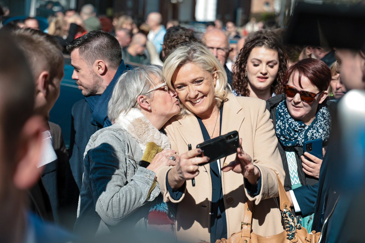 Marine Le Pen tweet media