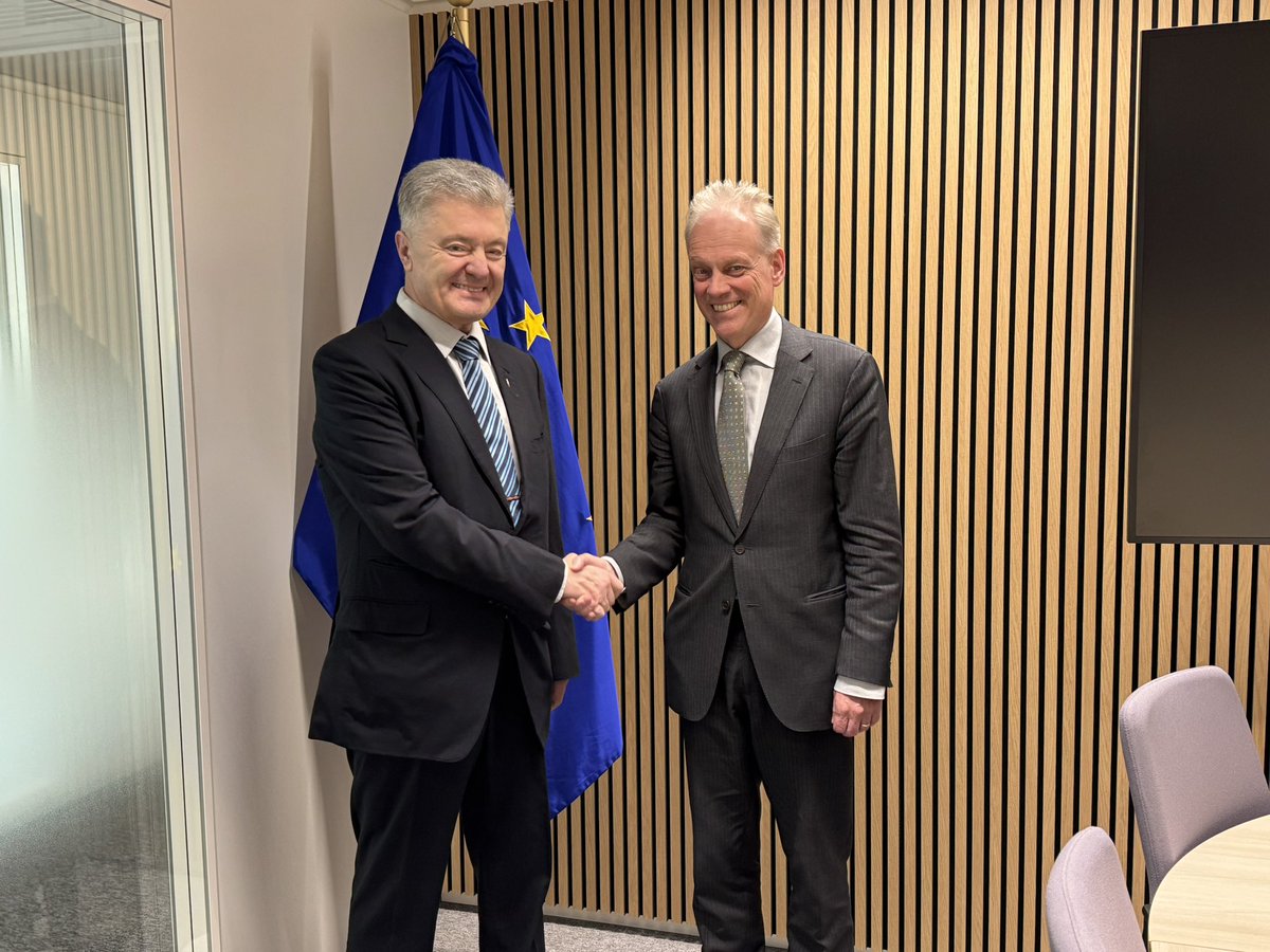 Петро Порошенко tweet media