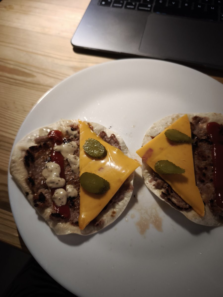 анна в шлеме tweet media