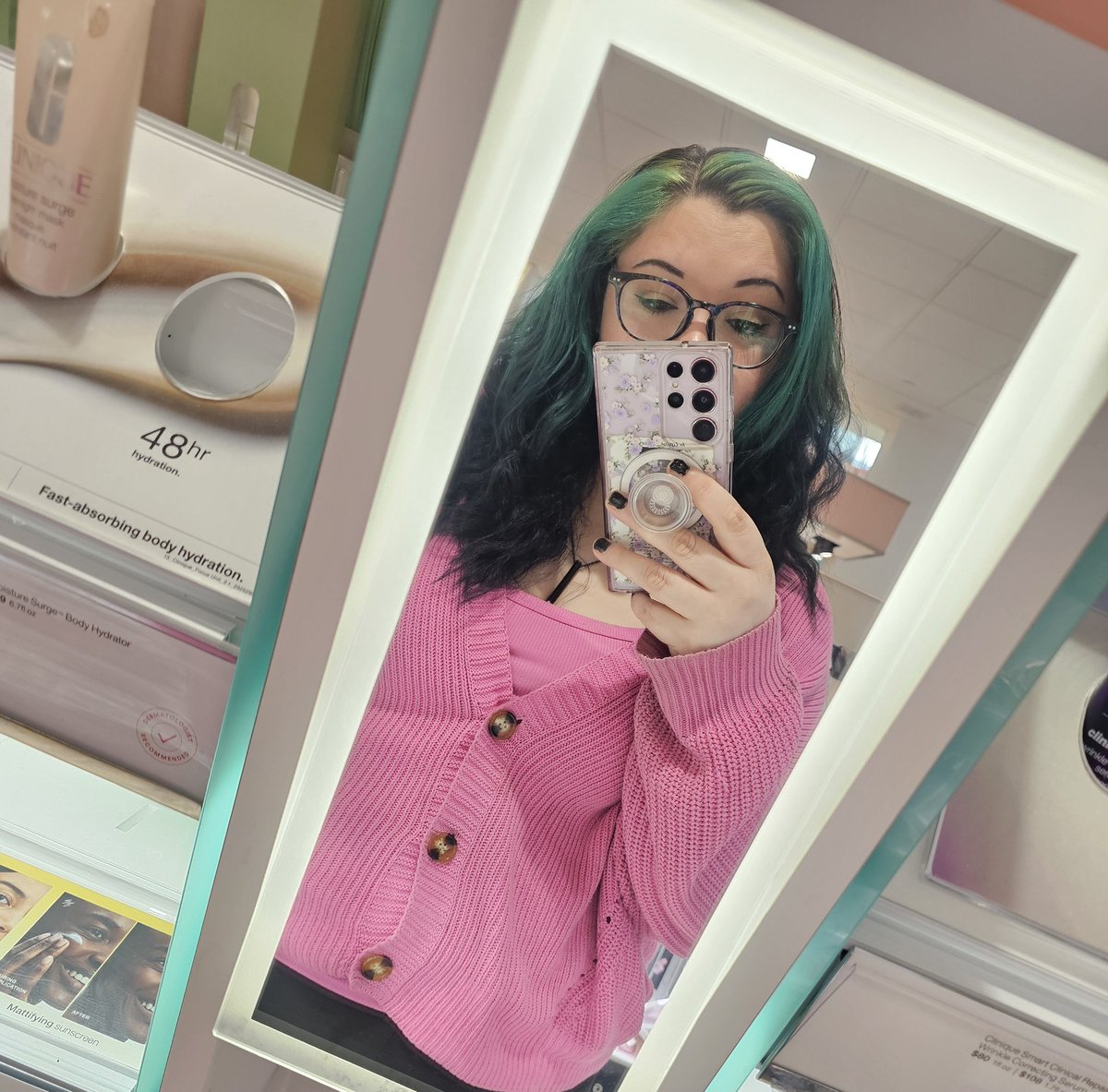 Sarah 💜 tweet media