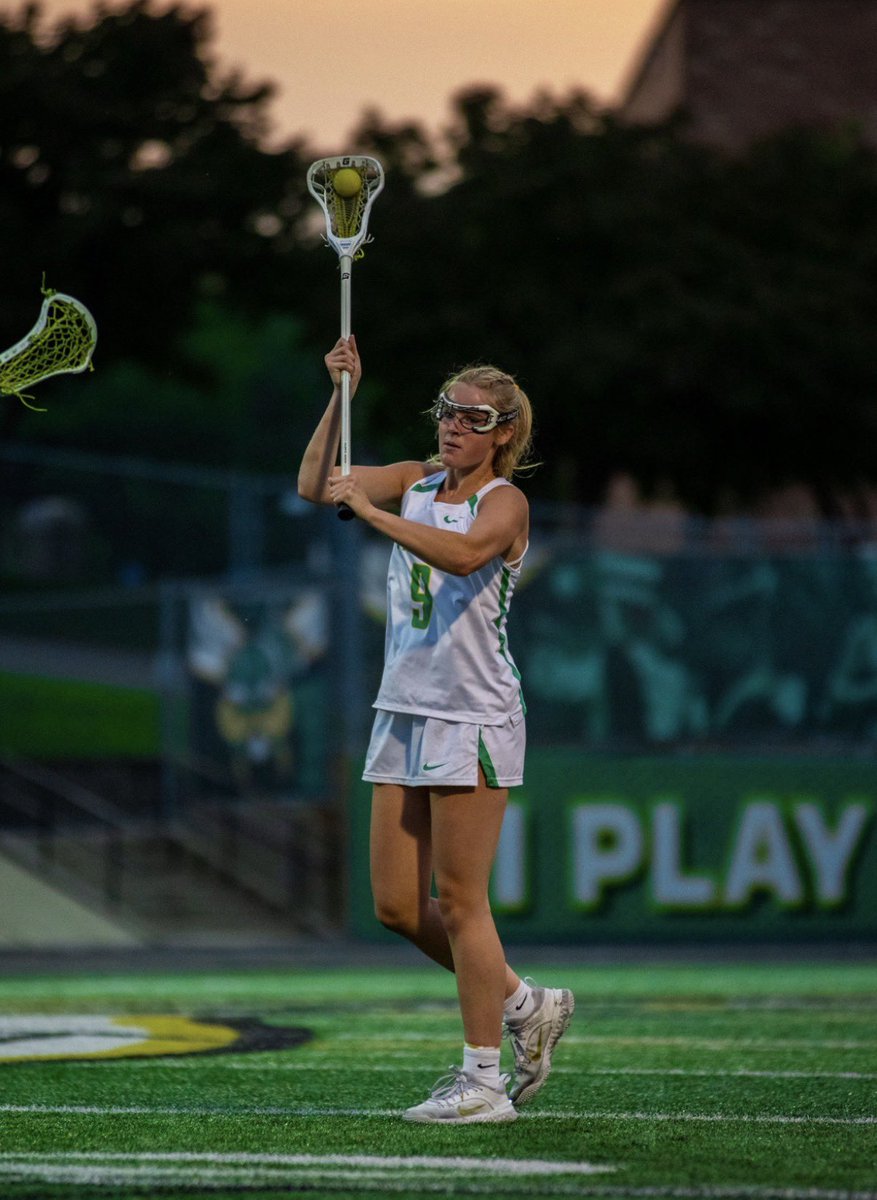 EHSgirlshockey's tweet photo. 3 sport varsity athlete and an all-star in the classroom?! CONGRATS to our own Kathryn Ewers for being named Edina’s Athena Award winner!!!! You are so deserving of this award! We are so proud of you!!! 🤩💚🐝 https://t.co/KlGywf8LMY