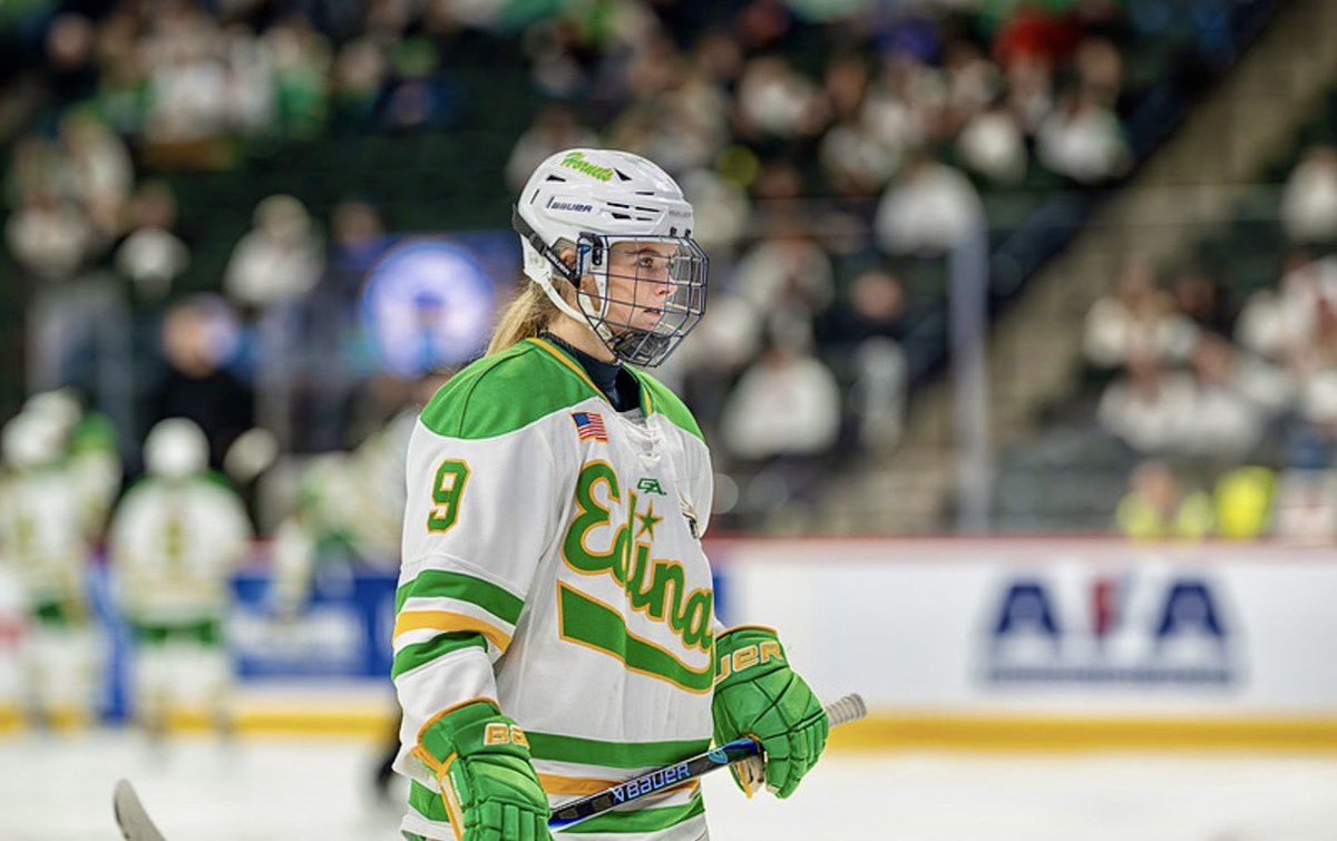 EHSgirlshockey's tweet photo. 3 sport varsity athlete and an all-star in the classroom?! CONGRATS to our own Kathryn Ewers for being named Edina’s Athena Award winner!!!! You are so deserving of this award! We are so proud of you!!! 🤩💚🐝 https://t.co/KlGywf8LMY
