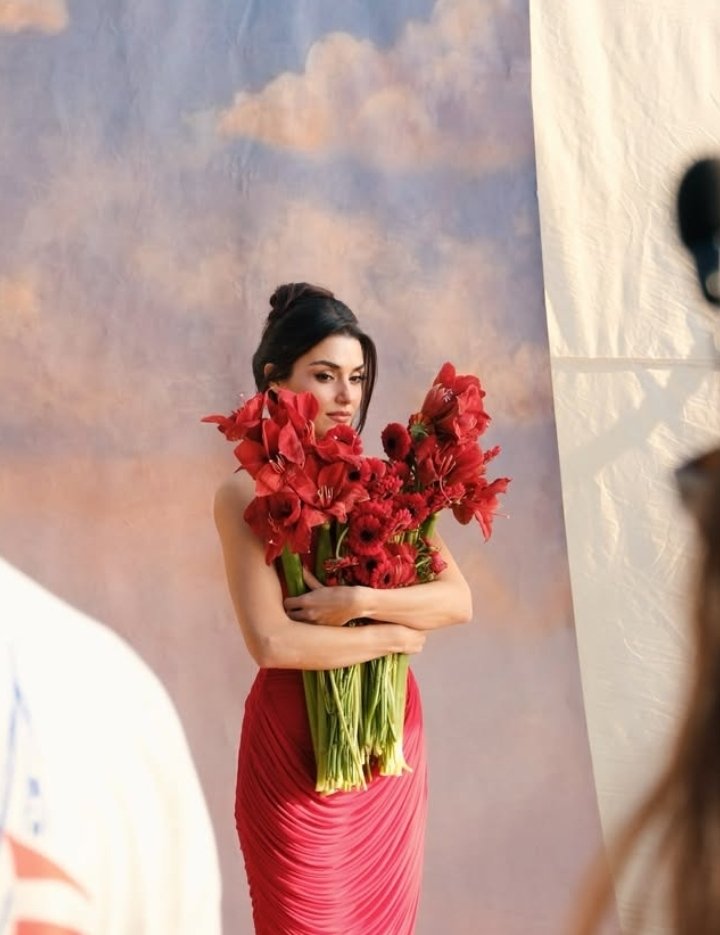 Best of Hande Erçel tweet media