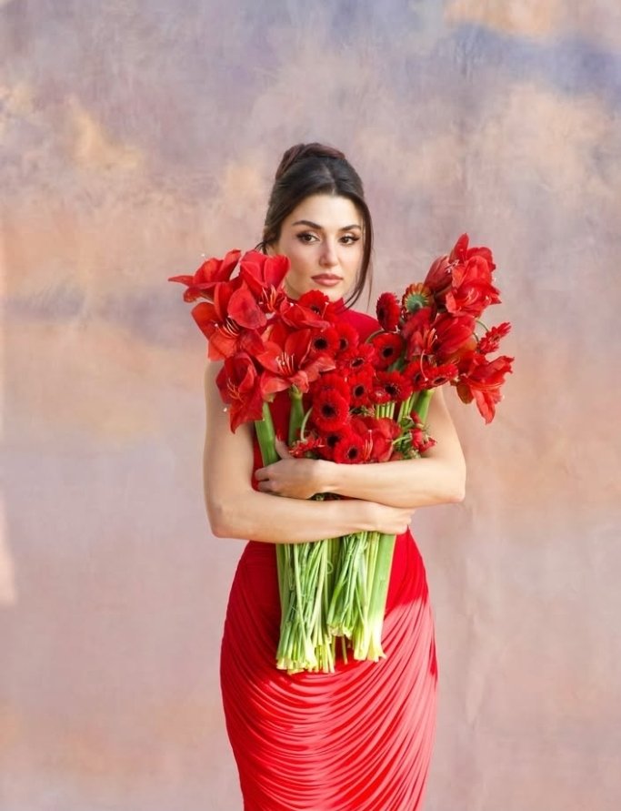 Best of Hande Erçel tweet media