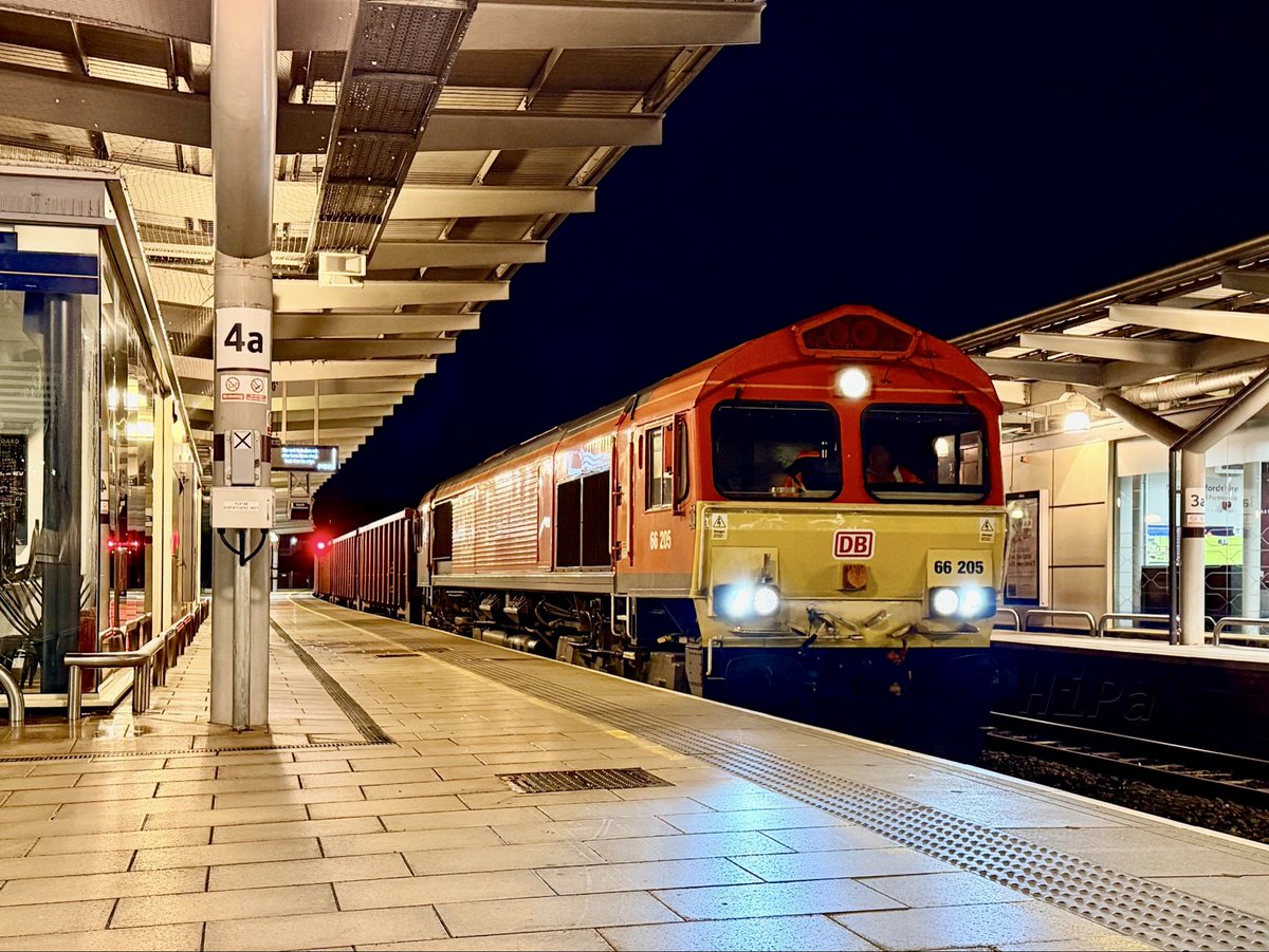 HiPa125's tweet image. DB Cargo #Class66 66205 hauling 6M96 2225 Barking Ripple Lane Stora Sidings &amp;gt; Peak Forest Cemex Sidings through P4 Derby