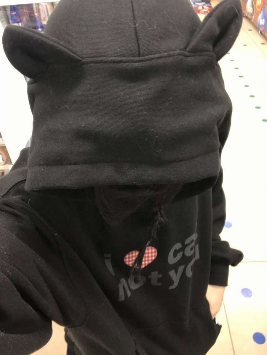 jiaparvk's tweet photo. Tonight was all about my cozy cat ear hoodie adventure! Snapped a selfie with a tiny wink first ✧ω✧ then stood outside the shop trying to look chill (even though I was lowkey bouncing around inside). https://t.co/yA0rkS4R5d