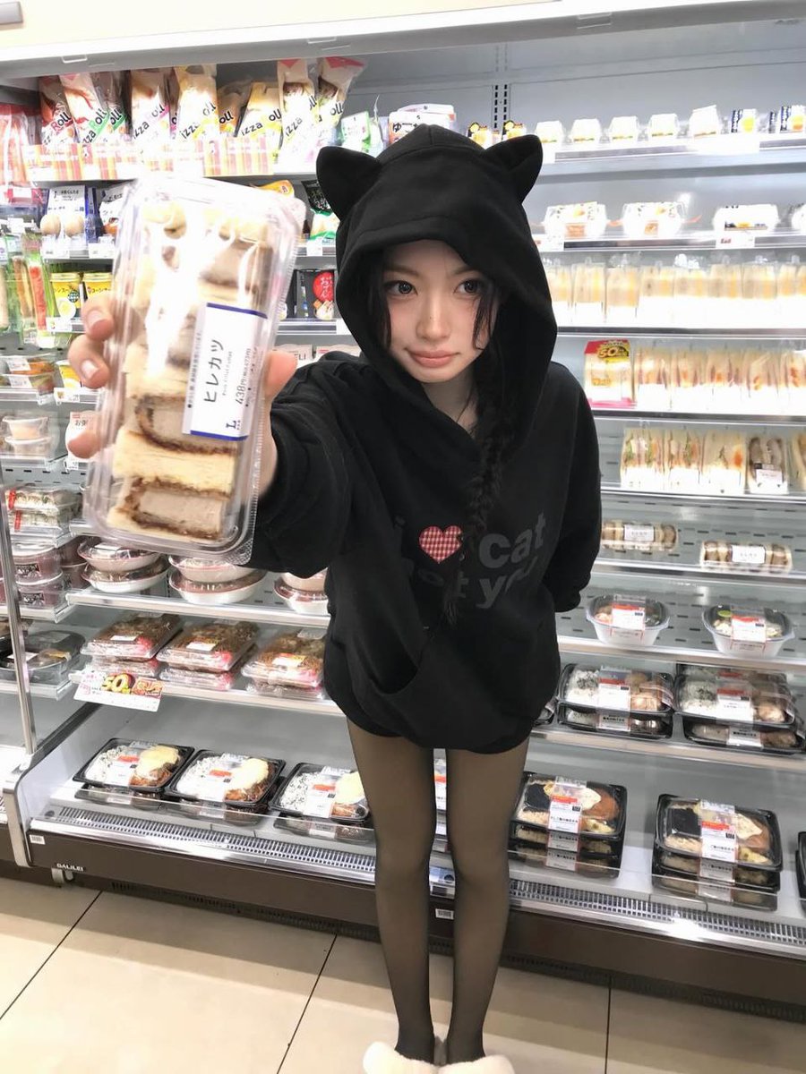 jiaparvk's tweet photo. Tonight was all about my cozy cat ear hoodie adventure! Snapped a selfie with a tiny wink first ✧ω✧ then stood outside the shop trying to look chill (even though I was lowkey bouncing around inside). https://t.co/yA0rkS4R5d