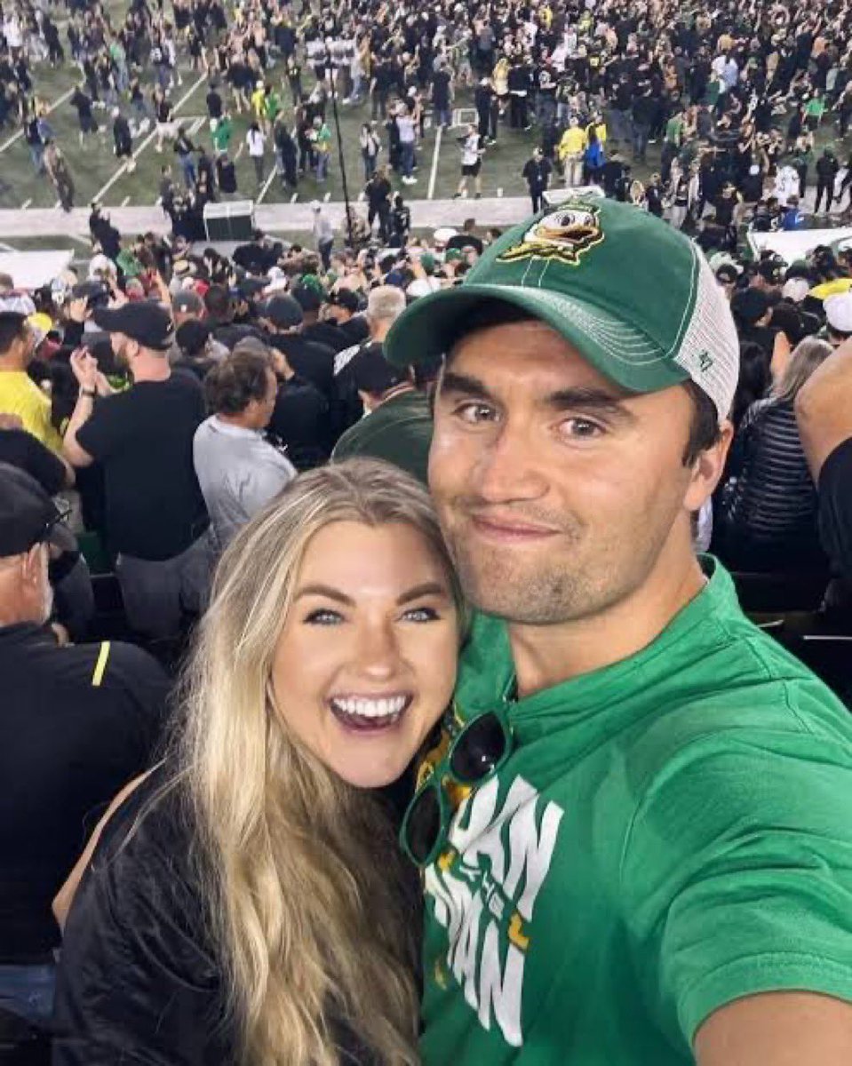 Lee Patriot Hood tweet media