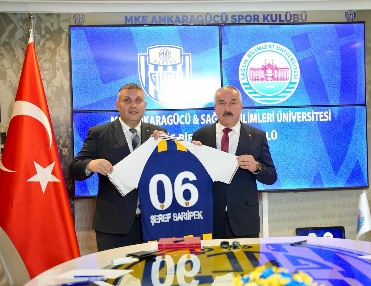 osariipek's tweet photo. Şehrinin takımına sırt dönen, bu şehre yabancıdır…

#benimşehrim
#benimtakımım
#ankaragücü https://t.co/QbVBpdQITj