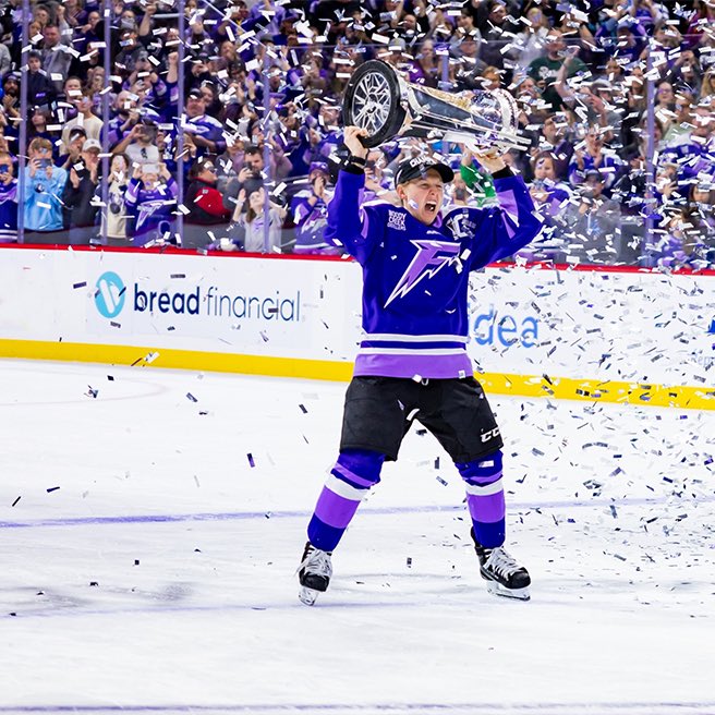 Kendall Coyne Schofield tweet media