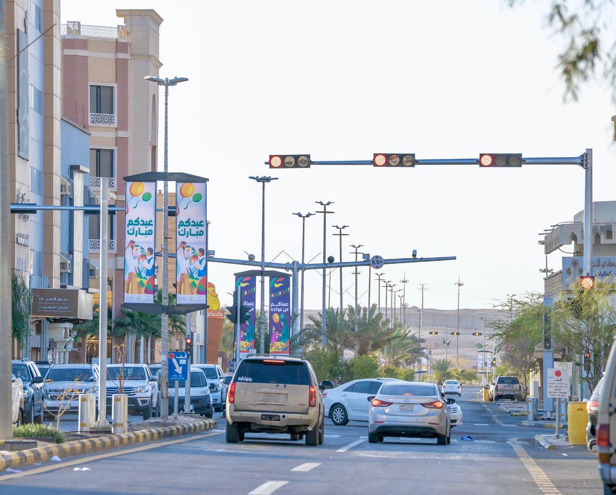 #بلدية_محافظة_القريات
ضمن استعدادتها لـ عيد الفطر 
تـواصل البلدية أعمالها من خـلال 
تـركيب لوحات الـتهنئة في الشوارع العامة
والاسواق ومداخل المحافظة لإبراز مظاهر
الـفـرح بـمنـاسـبـة  #عيد_الفطر_المبارك
