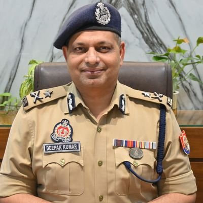 आगरा में कानून व्यवस्था पर सवाल खड़े हो रहे हैं। 

पुलिस कमिश्नर भाजपा नेताओं और मंत्रियों के लिए काम कर रहे हैं,
 जबकि आम गरीब जनता न्याय के लिए परेशान है। 
प्रशासन को निष्पक्ष होकर हर नागरिक की सुनवाई सुनिश्चित करनी चाहिए।

 #Agra #JusticeForAll
<a href="/myogiadityanath/">Yogi Adityanath</a> <a href="/Uppolice/">UP POLICE</a>