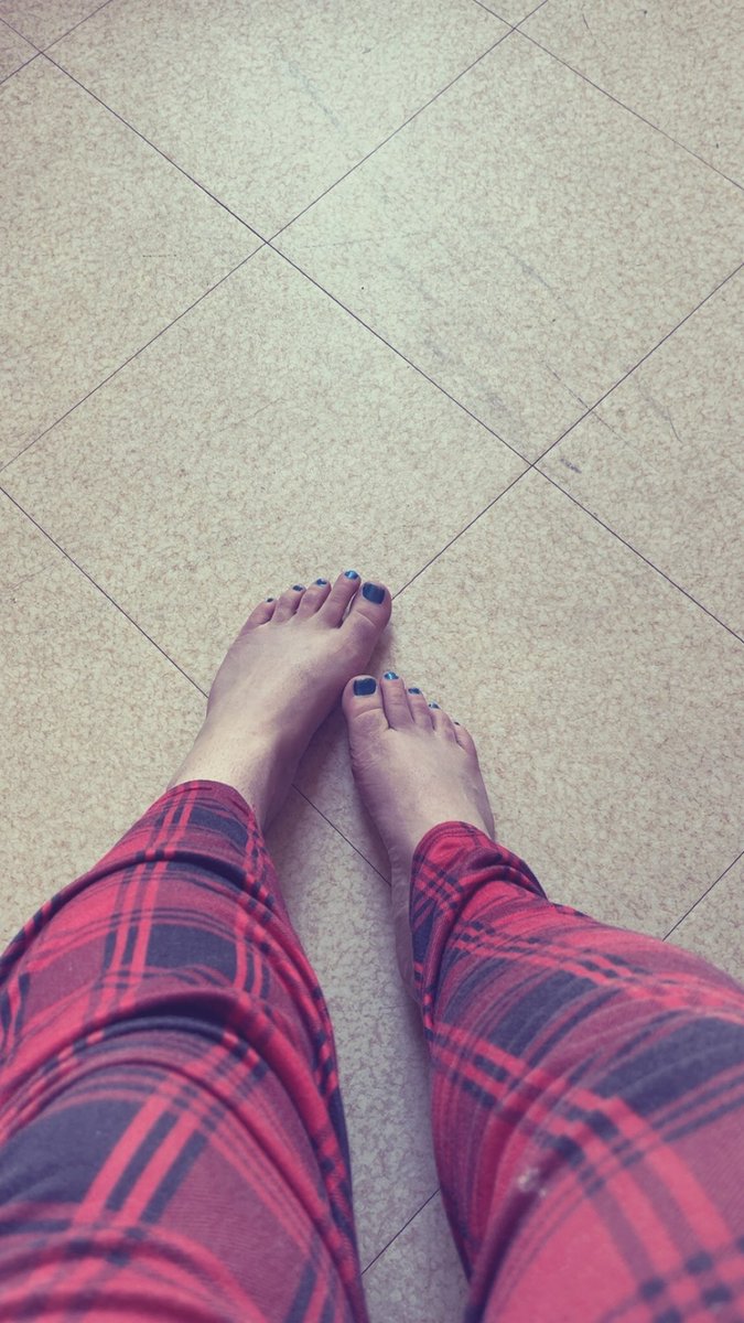 gamoraa_3's tweet photo. J’ai besoins de soumis qui paye mes pieds venez dm 🤭

#moneyslave #feetfetısh #feet #pieds #dominante #Soumis https://t.co/Cg0walrsfM