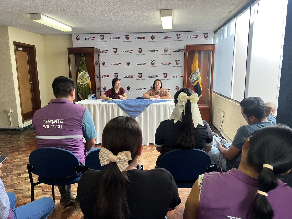 Para cumplir con los procedimientos para la obtención, socialización y recuperación de valores para la obtención de los permisos anuales de funcionamiento PAF, Intendencia, Comisarías y Tenencias, cumplen con la capacitación por parte del área de recaudación de la <a href="/GoberPastaza/">Gobernación de Pastaza</a>.