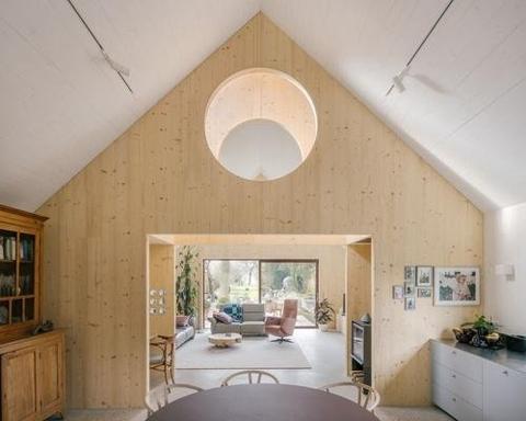 Towering CLT clusters frame the gable residence, pull light inside, and organize the floor plan. tinybfs.com/t/TiAzUJ