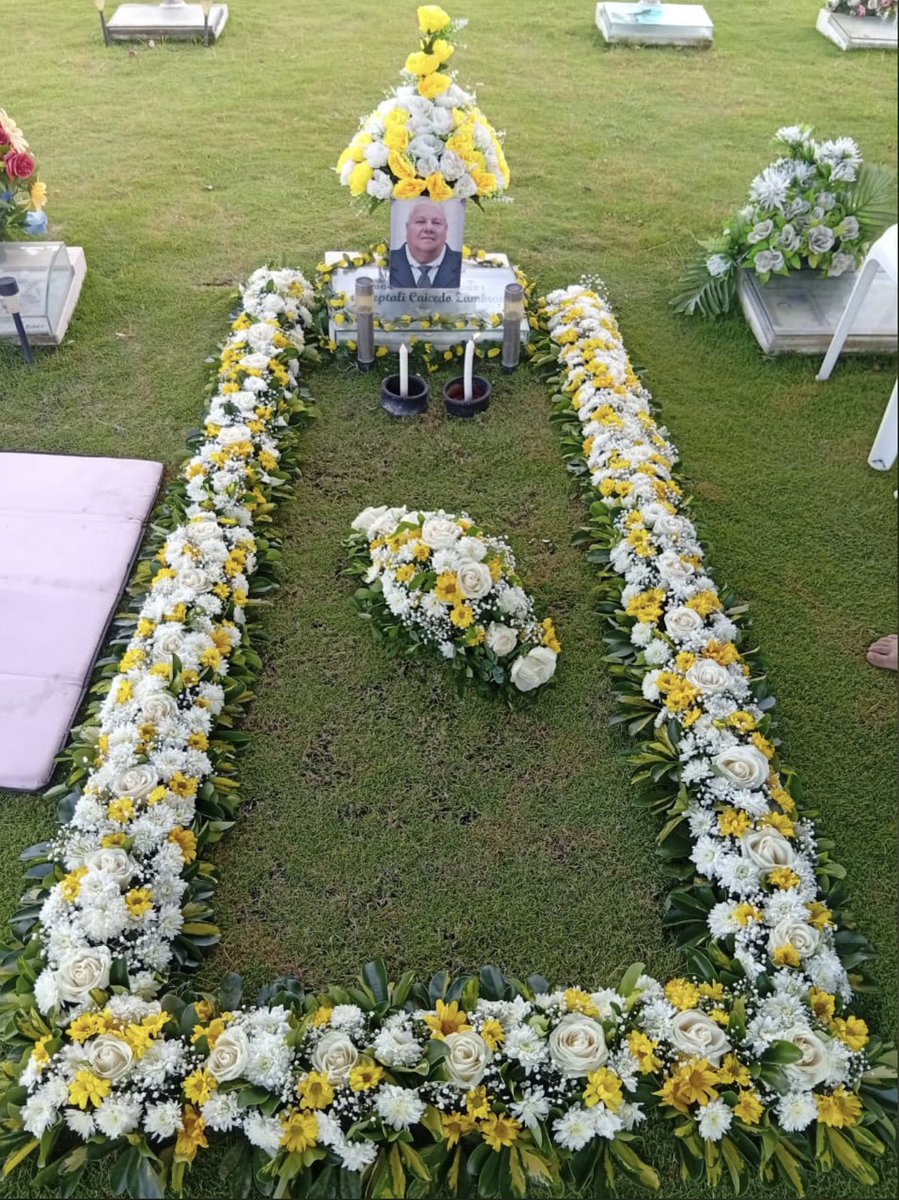 Majitocaiced's tweet photo. Papá, han pasado 5 años desde que te fuiste y no hay un solo día en que no te piense. Te extraño más de lo que las palabras pueden explicar. Gracias por tu amor, por cuidarme siempre… sé que desde el cielo me sigues abrazando. Te amo por siempre, papá. Jamás te superaré 🥹🤍✨ https://t.co/7eqkZgOvdY