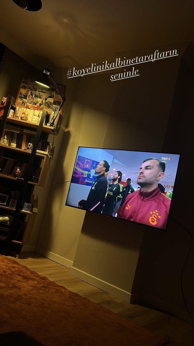 srhtpala's tweet photo. Cimbom başı dik yürür. #koyelinikalbinetaraftarınseninle @GalatasaraySK @abdulkerimbard1 https://t.co/jHLrr7v56c