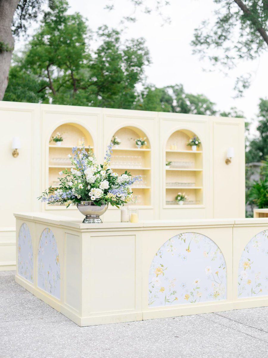 Explore Charleston tweet media