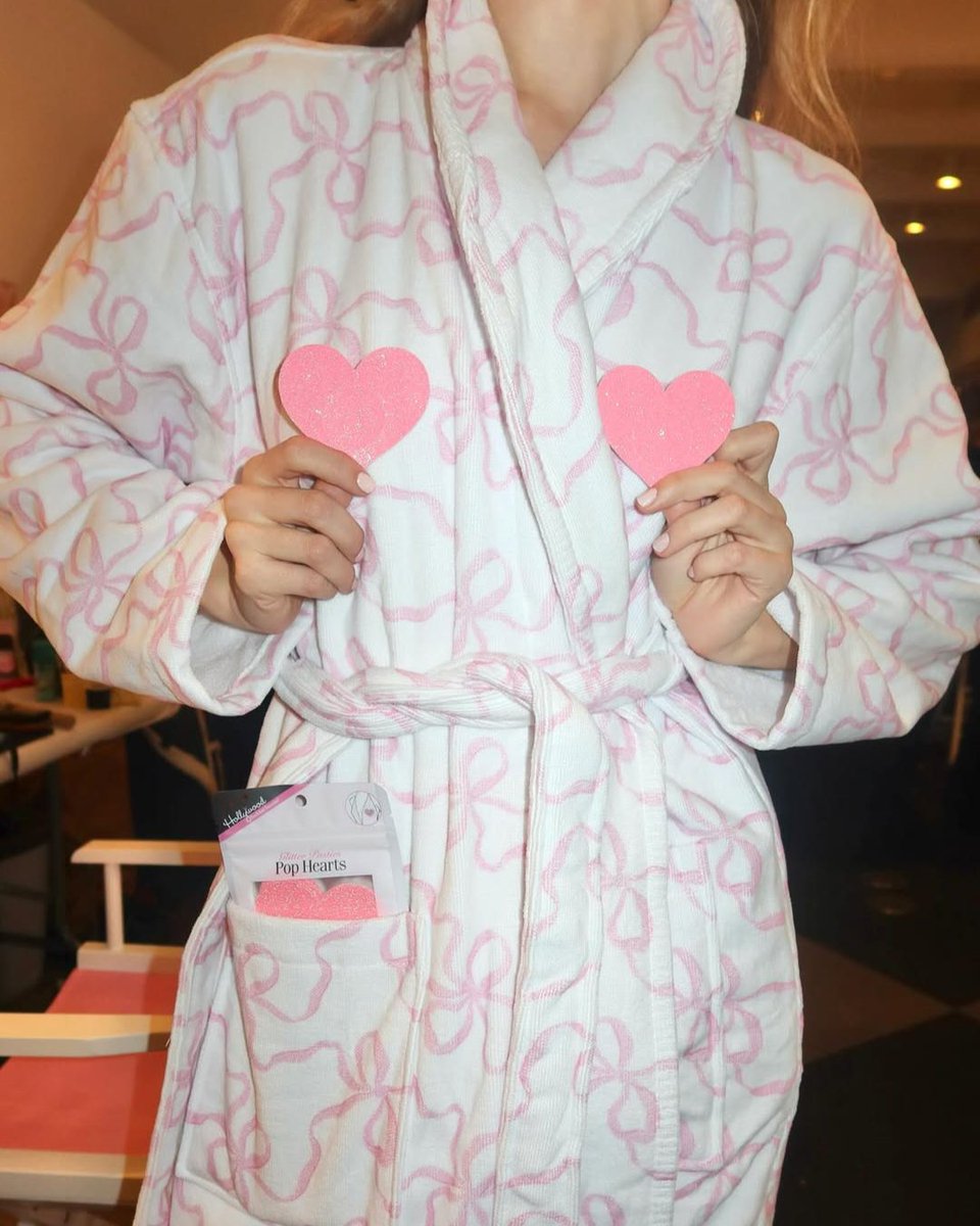 Hollywood Fashion Secrets tweet media