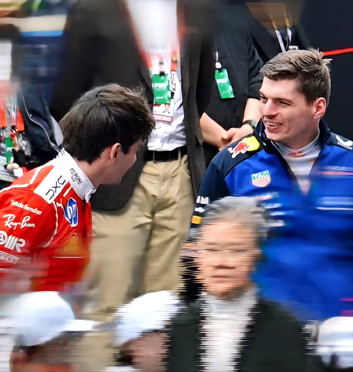 ¹⁶³³ tweet media