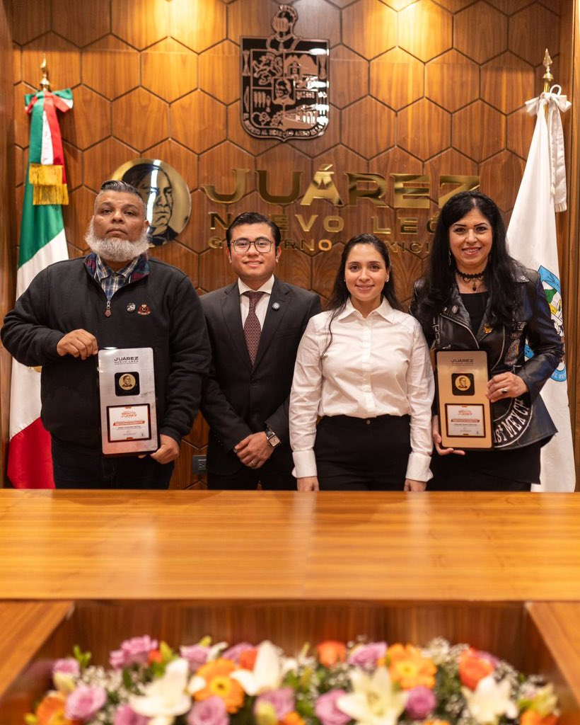 Personajes tweet media