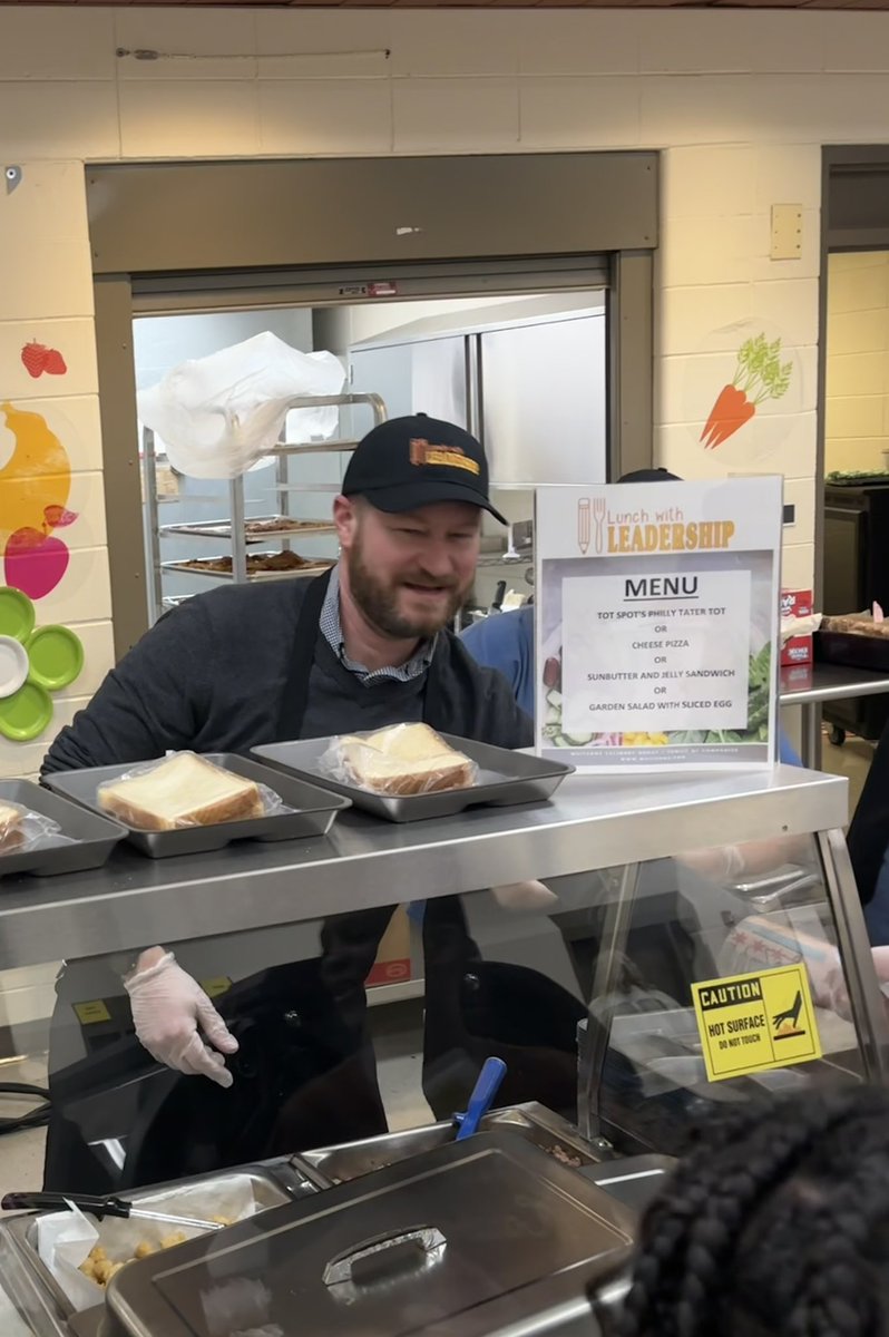 MikeREarnshaw's tweet image. Had a blast today serving lunch for our Lunch With Leaders Day! The #students were so surprised to see me taking their orders &amp;amp; filling their trays. Bright me back to my days of a rush when cooking in Kikroy’s kitchen!

#teach #teacher #student #school #principal