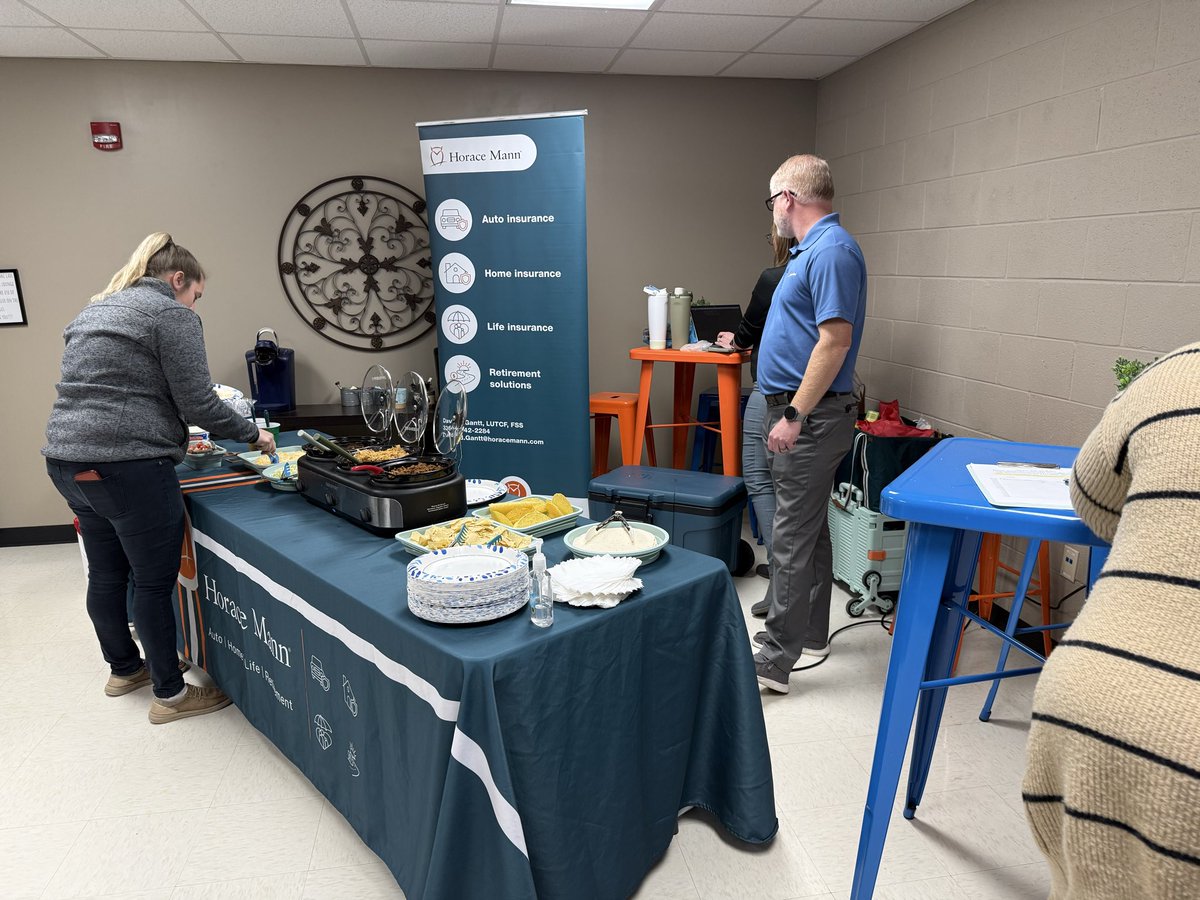 Pickett Elementary School Jackets tweet media