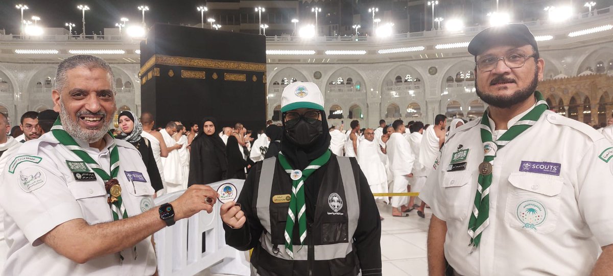 mawdd3's tweet photo. كرّمت قيادة معسكر الخدمة العامة بمكة المكرمة لموسم رمضان عدداً من الفتية والشباب المتميزين ميدانياً في ساحات المسجد الحرام، كما كرمت القطاعات الكشفية المتميزة، وذلك تقديراً لجهودهم الملموسة في خدمة ضيوف بيت الله الحرام من المعتمرين والزوار. https://t.co/M5bMUav8Rd https://t.co/KFvoV2Ucfl